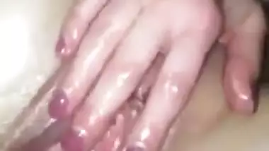 Fisting pussy chut faad, college gf and bf have fun at night