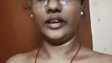 Bhabhi saying love you and showing nude body