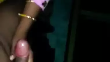 Desi slut doesn't take off clothes during XXX blowing on camera