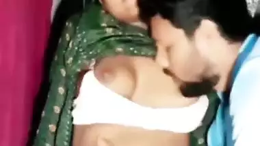 HD Tamil sex MMS of a wild lover eating his horny GF