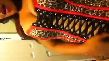 Desi porn videos of sexy Delhi girl recording solo desi chudai!