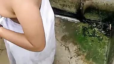 High quality bathing video of sexy bhabhi with boob show