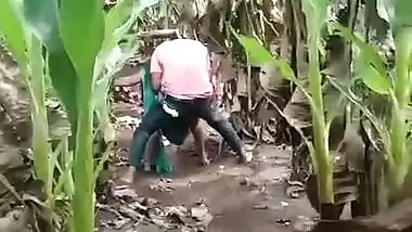Desi outdoor sex of a Kolhapuri couple on a Banana farm