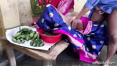 Vegetable Seller Kaamwali Aunty Fucked by Owner Hard