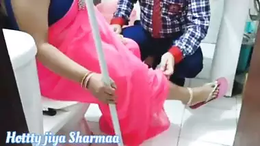 Desi hot sex with sexy housewife